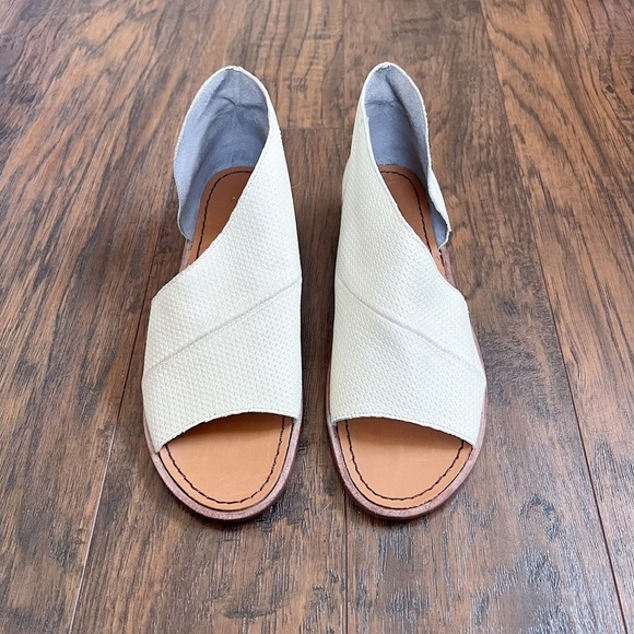 Free People • Mont Blanc Sandal asymmetrical White Distress leather cream ivory - Picture 3 of 10